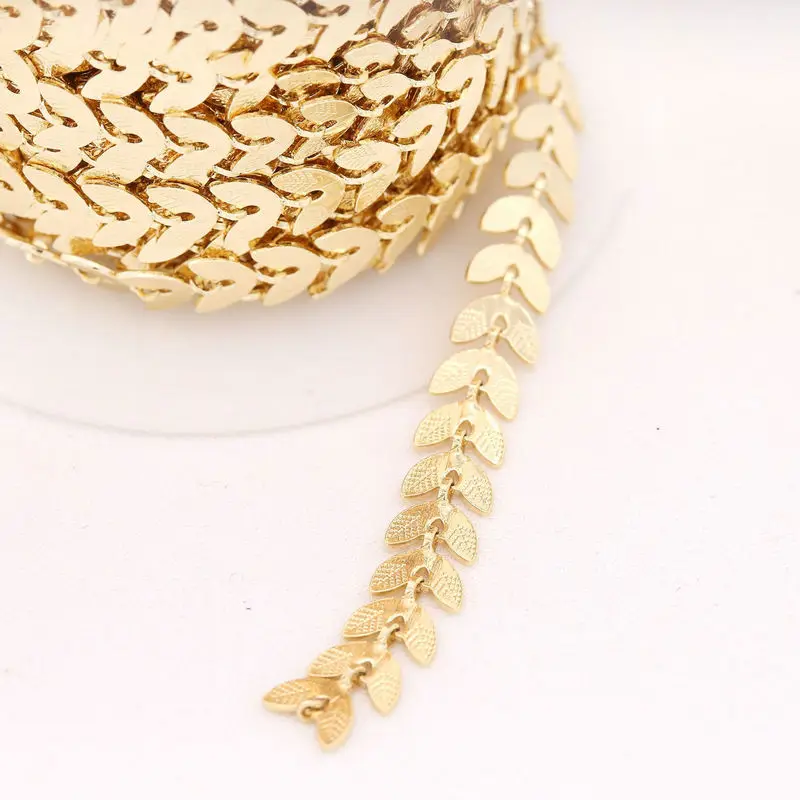 Латунная позолоченная цепочка с листьями 1 м