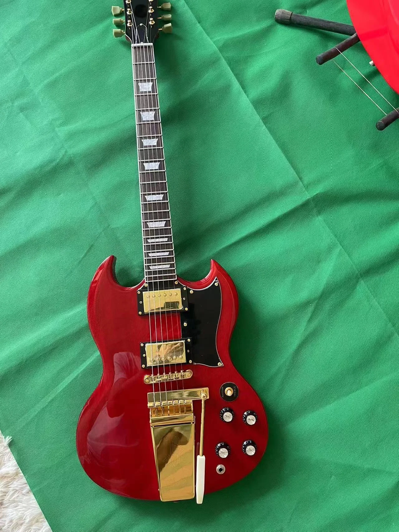 

Factory Birect selling electric guitar SG free shipping CDERN