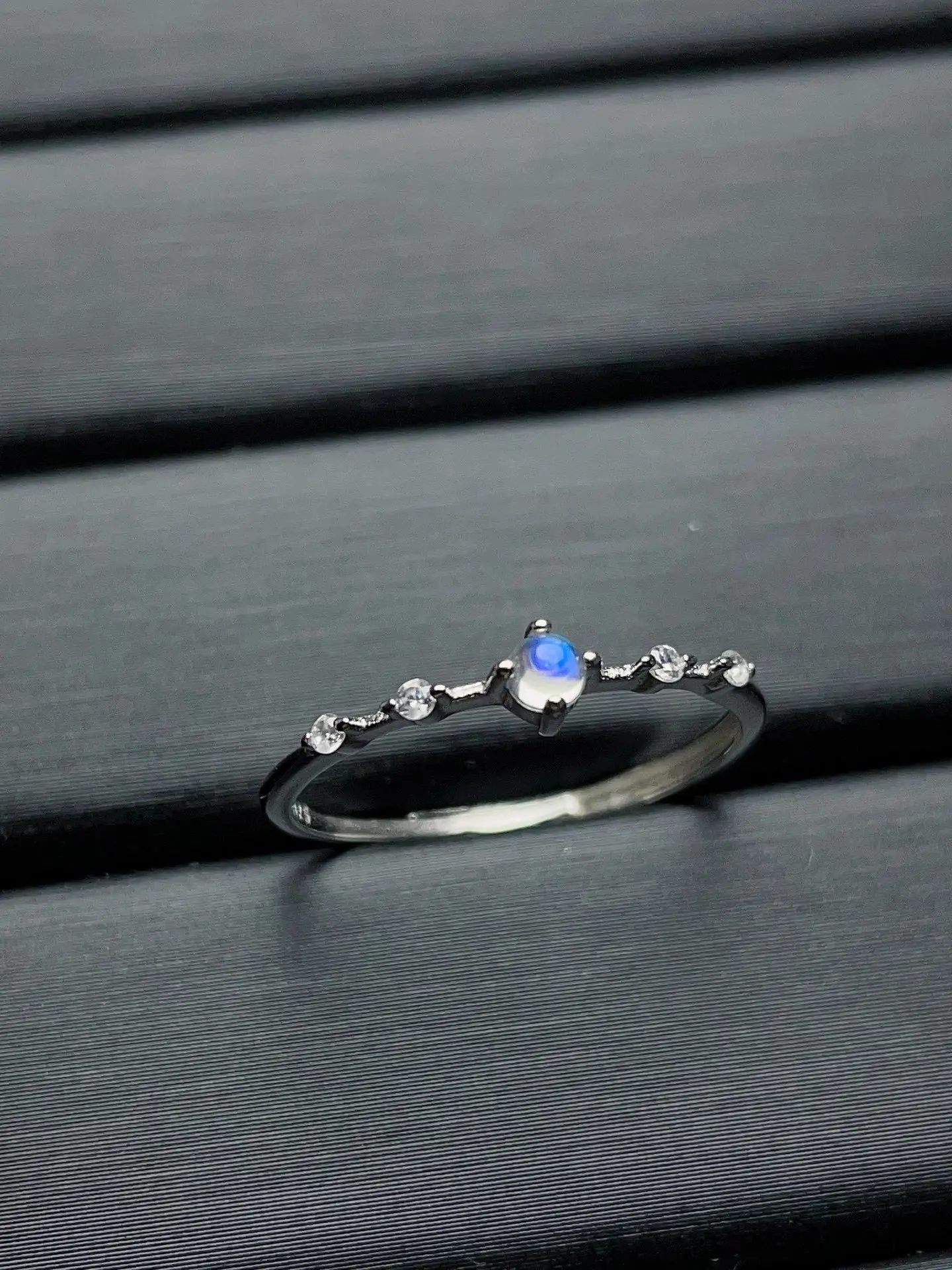 

2023 Popular S925 Sterling Silver Natural Indian Moonlight Stone Charm Round Opening Design Ring without Optimized Main Stone