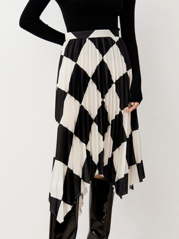 

2022 Autumn/Winter New Black and White Checkerboard Grid Women Skirt Fashion Irregular Dovetail Hem Dress High Quality Casual