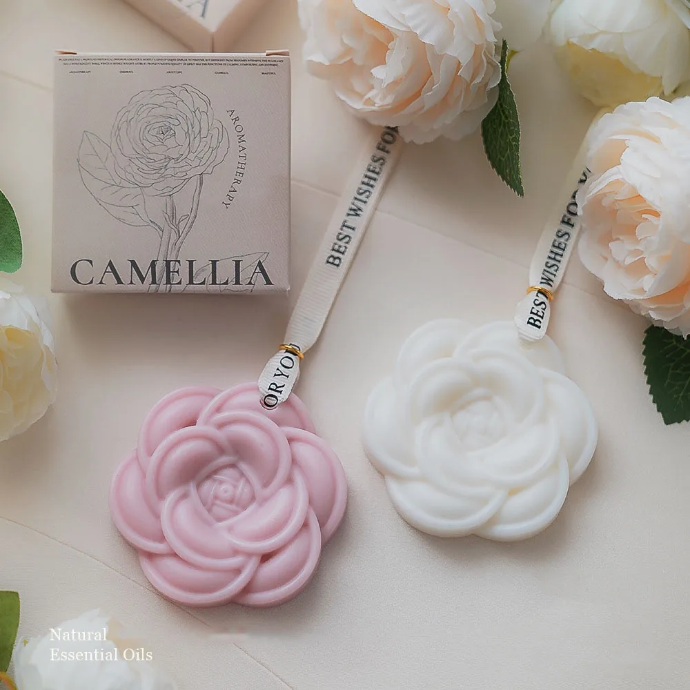 

Beautiful white flower hanging air freshener perfume lasting solid stay fragrance wardrobe aromatherapy wax piece wedding gifts