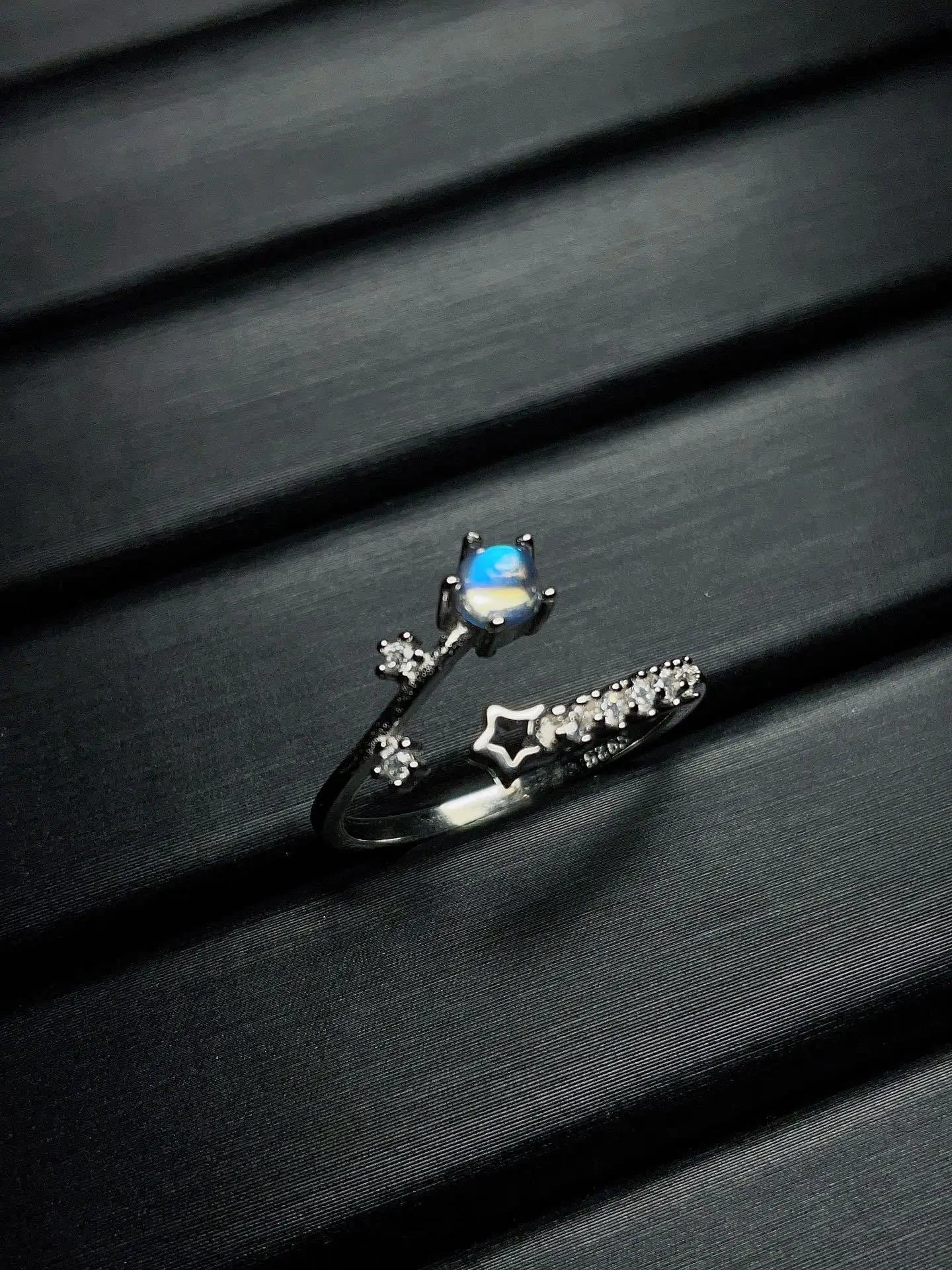 

2023 Hot selling S925 Sterling Silver Natural Indian Moonlight Stone Charm Star Live Design Ring without Optimized Main Stone