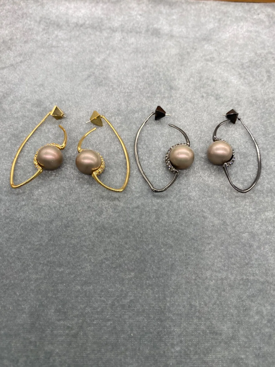 

European and American Ghost Designers Create Fashion Trend Casual Full Diamond Big Pearl Metal 925 Silver Stud Earrings