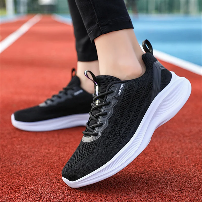 New Woman Casual Shoes Sports Breathable Flat Bottom Running Light Travel Sneakers Fashion Flying Woven Outdoor Mesh Sneakers