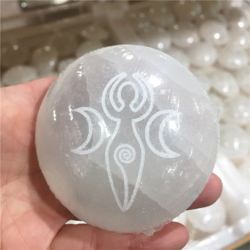 Природный белый селенит хрустальный камень резьба таинственная богиня