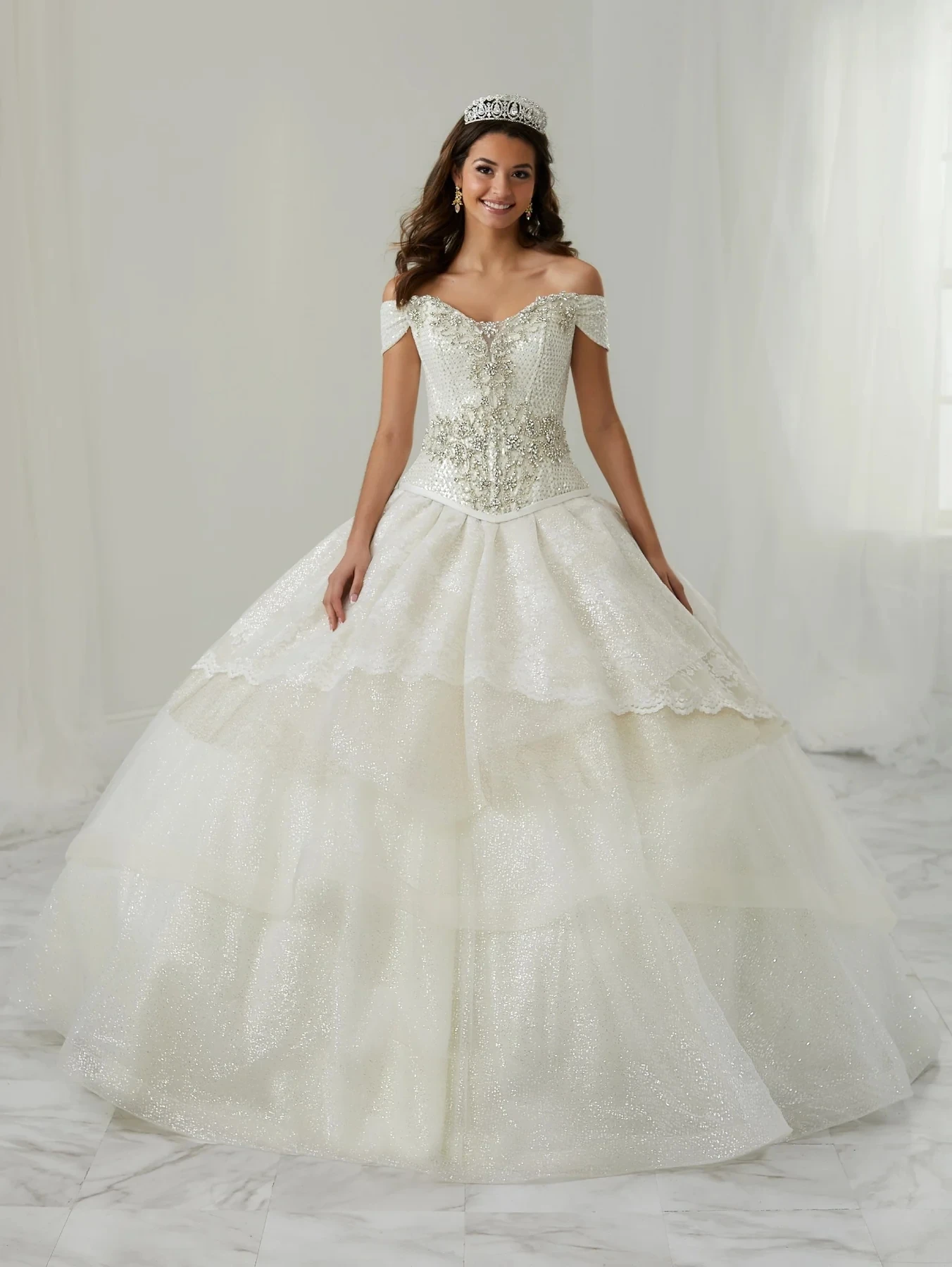 Розовые платья Charro Quinceanera бальное платье с открытыми плечами тюль расшитый