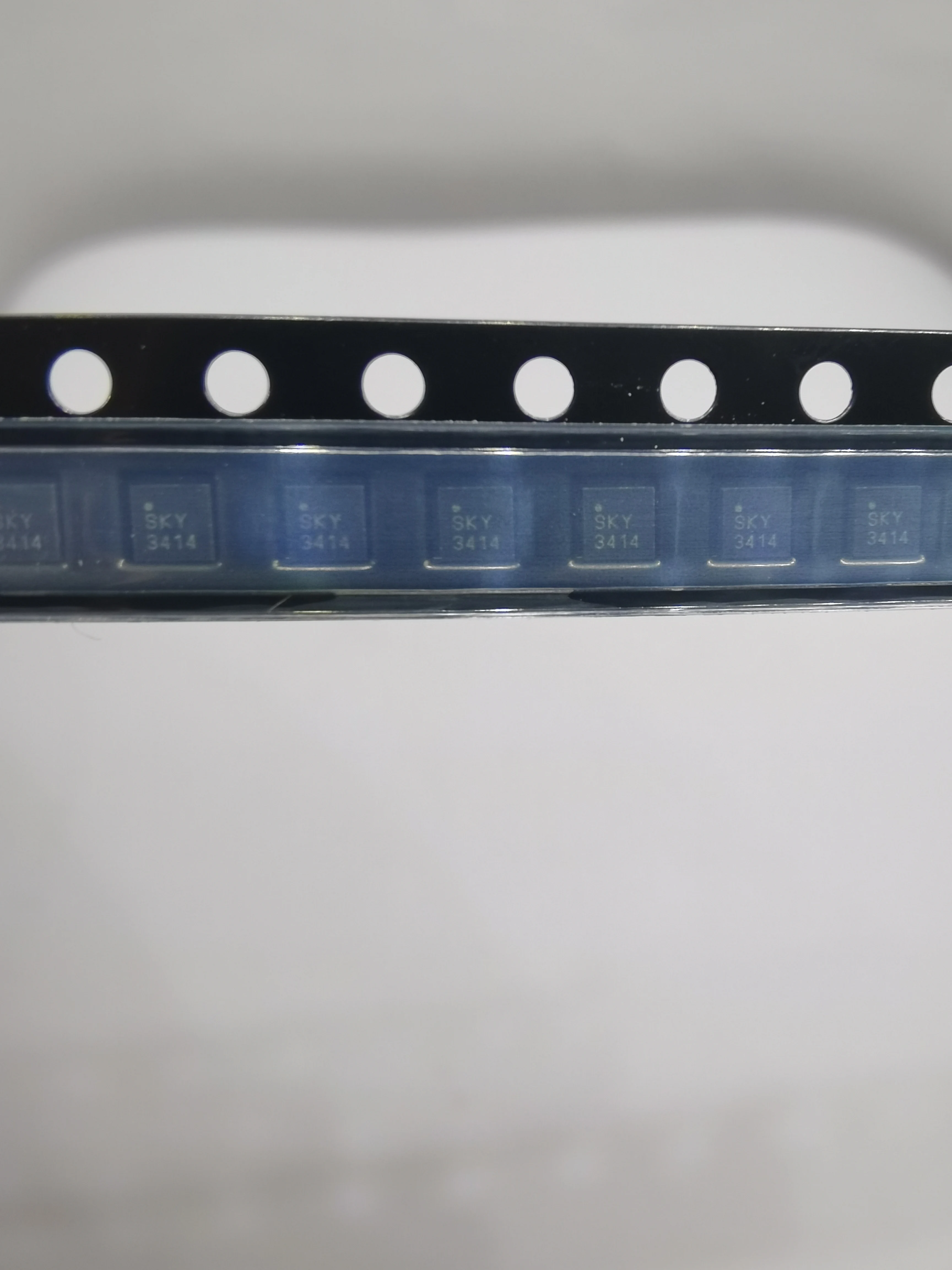 Новинка 100% 10 шт./лот SKY13414-485LF маркировка: SKY3414 IC RF SWITCH SP4T 3 ГГц QFN-14 STOCK |