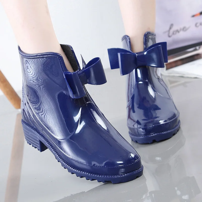 New Fashion Women Rain Boots Fashion Non-Slip Women's Water Shoes Flat Bottom Women Velvet Short Tube Warm Overshoes 2023
