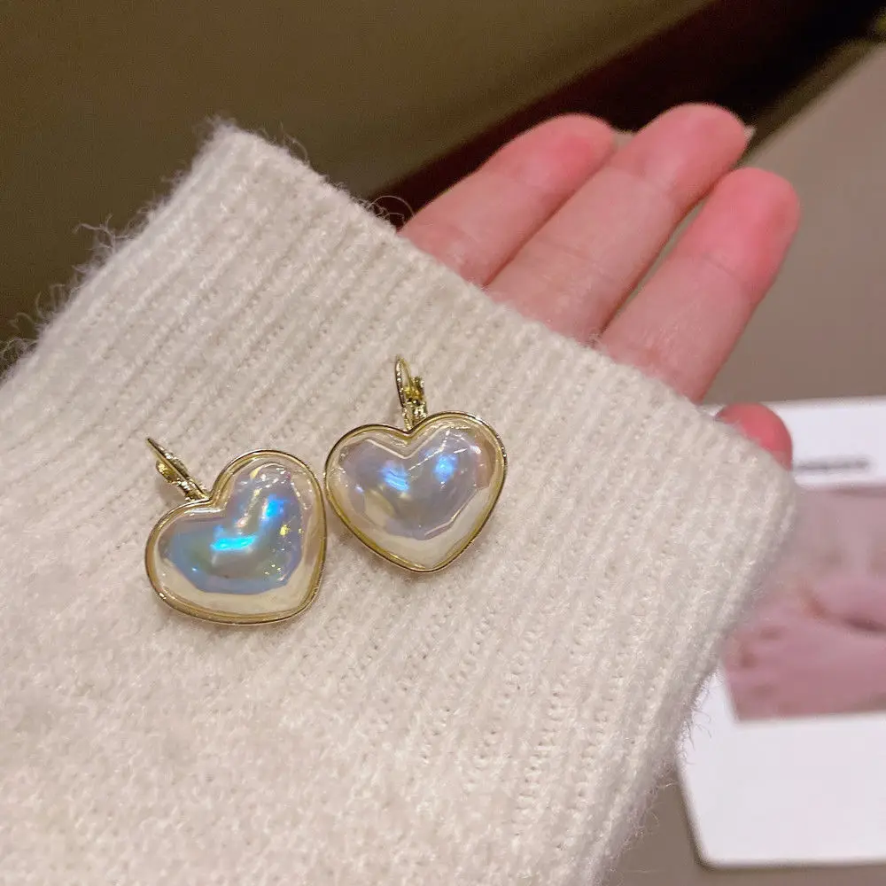 

New Pearl Heart Earrings for Women Fashion Jewelry Delicate Dangle Earrings Female Minimalism Vintage Earring Elegant Eardrop