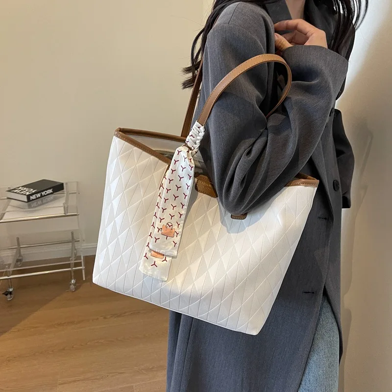 Женская сумка большой вместимости новая женская модная легкая роскошная