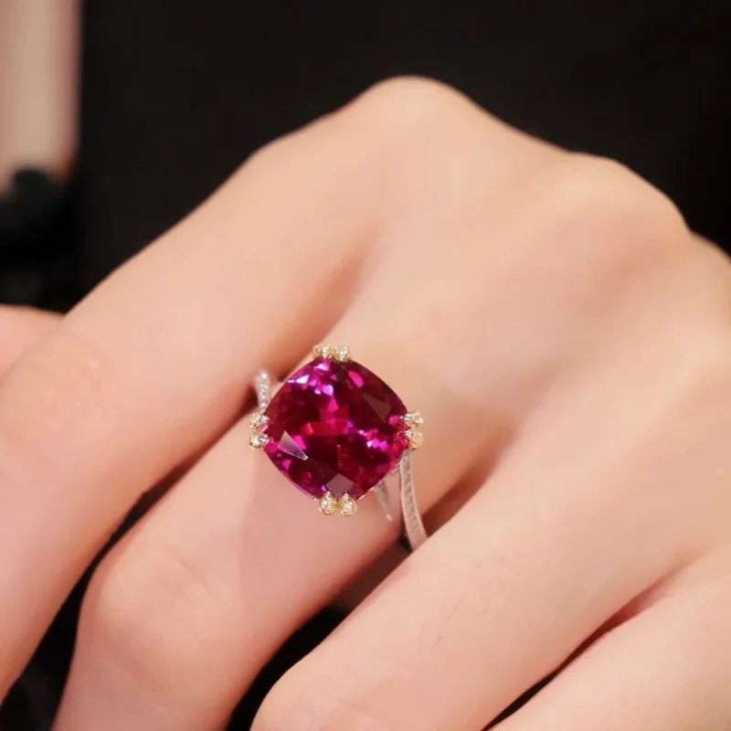 Фото Кольцо CAMEO из серебра 925 пробы с синтетическим цирконом, розово-красное, с крупным квадратным камнем, в винтажной оправе с восемью крапанами, для женщин №1