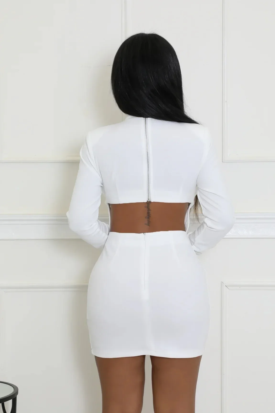 Осень 2024 женское элегантное мини-платье с длинным рукавом и круглым вырезом