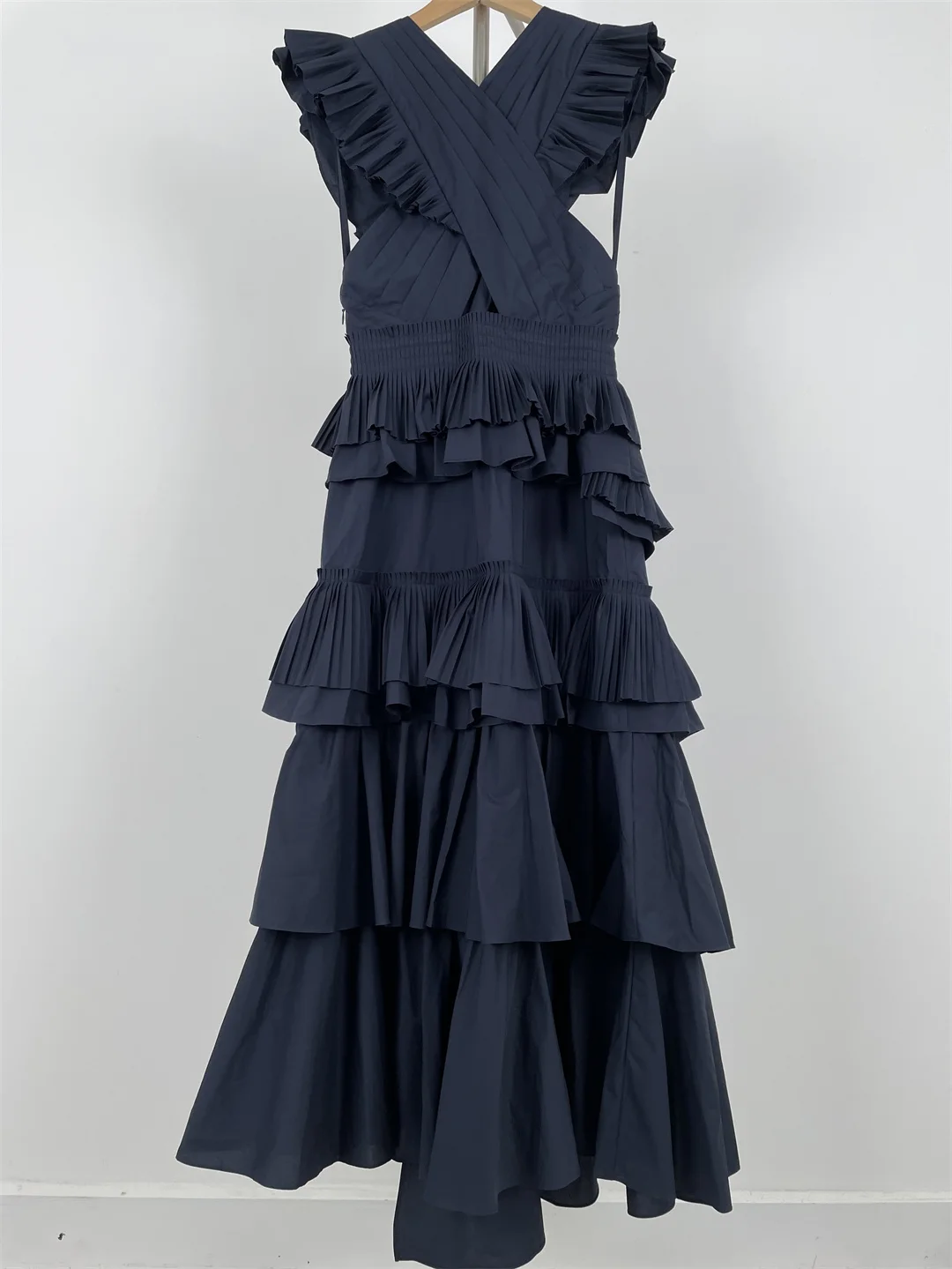 

Women's Ruffles Stitching V-Neck Sleeveless Irregular Party Midi Tiered Dress