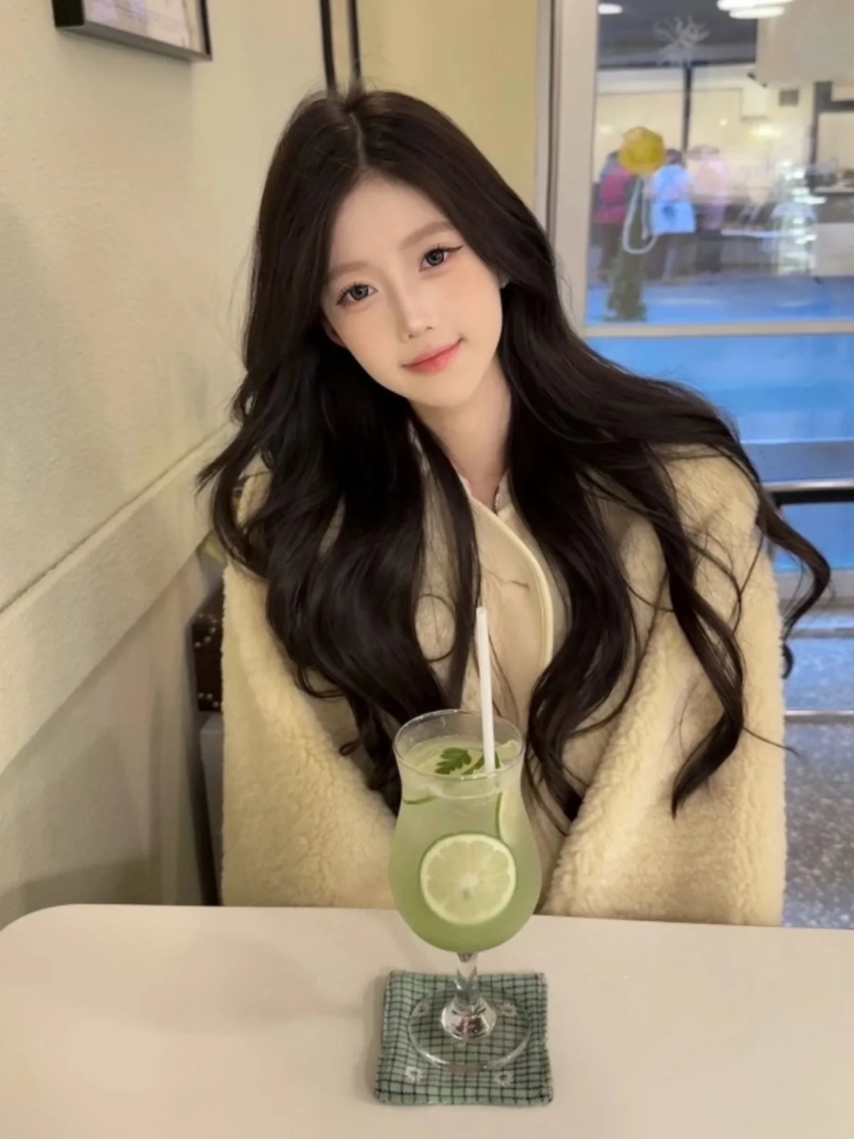 2024. Популярная в этом году верхняя одежда. Мех из овечьей шерсти. Интегрированный