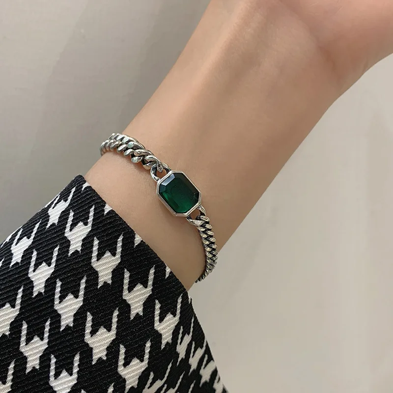 

Exquisite Silver Geometric Green Emerald Bracelet Retro Light Luxury Boudoir Red Jewelry