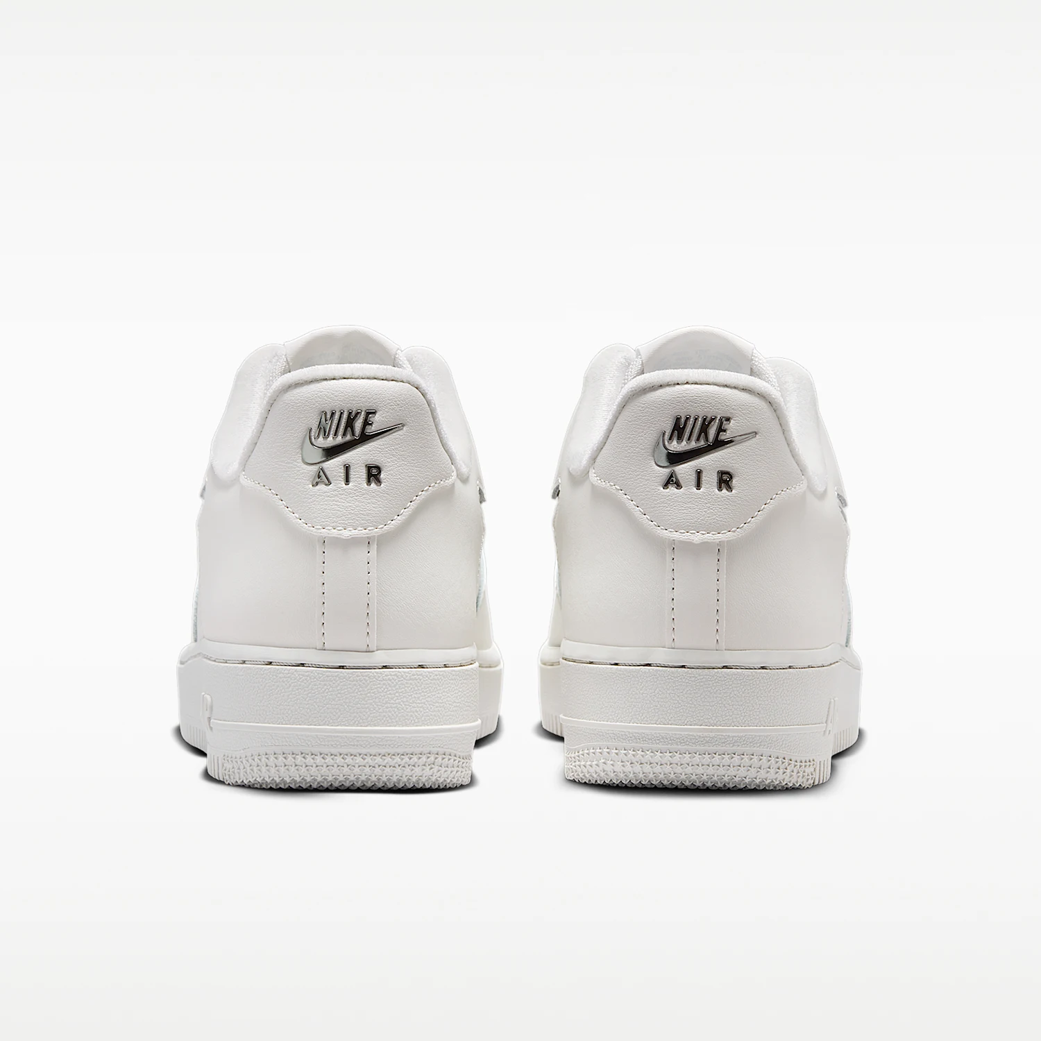 Оригинальные женские классические нескользящие кроссовки Nike Air Force 1 на шнуровке IU7558-030 (art.: 3920dbba7bbc2) - 3920dbba7bbc2