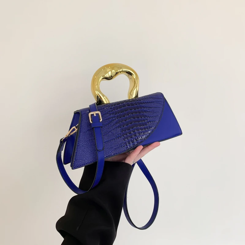 Модная сумка из искусственной кожи с текстурой крокодила и золотой ручкой