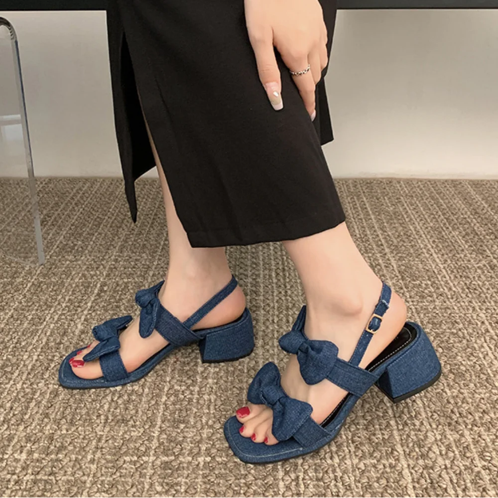 

Bowknot Denim Thick Heel Sandals Open Toe Square Head Buckle Roman Shoes 2023 Summer Runway Style Banquet Party Shoes