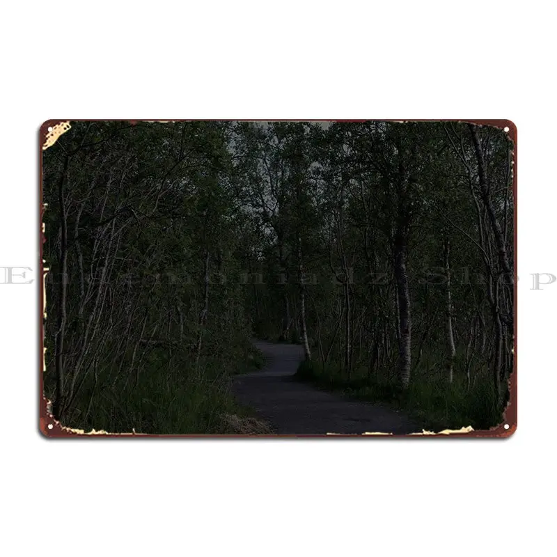 

Металлический плакат с надписью «Дорога в нигде»