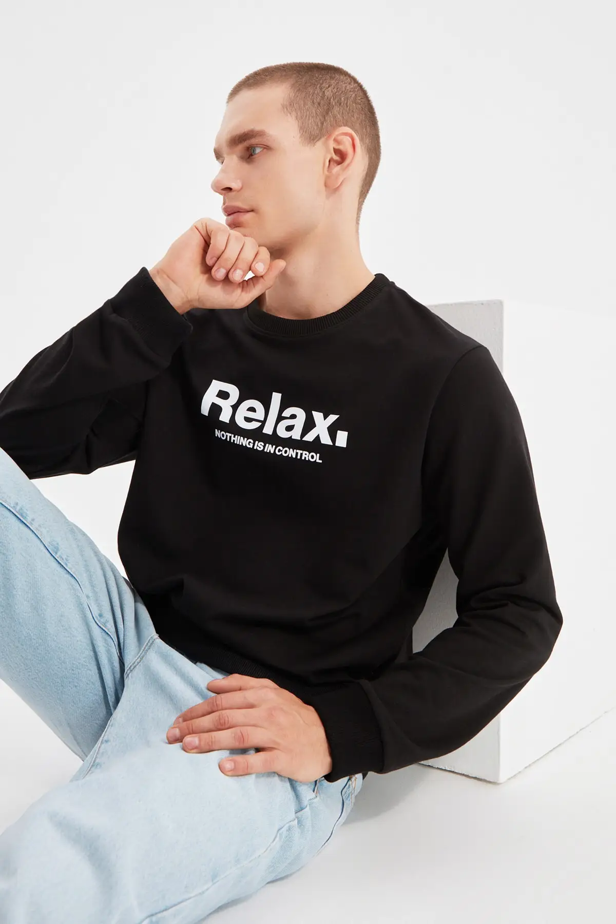 

Trendyol Men 'S Regular Fit Cycling Neck Sweatshirt TMNAW22SW0636