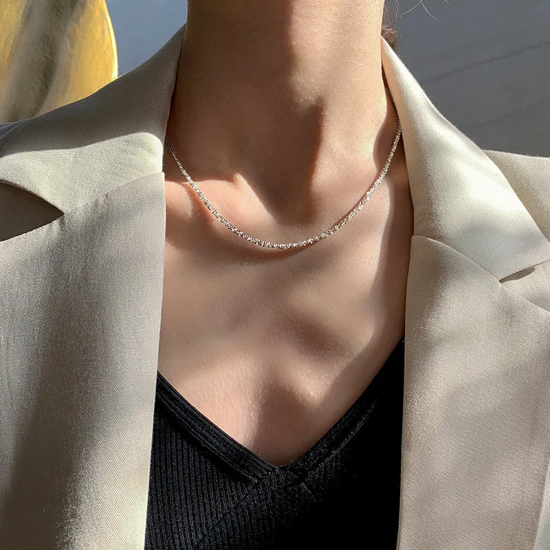 Элегантное серебряное ожерелье-чокер Moda для женщин с сверкающими подвесками из