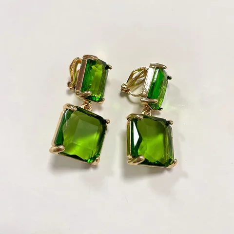 Клипсы Bincos с зелеными кристаллами