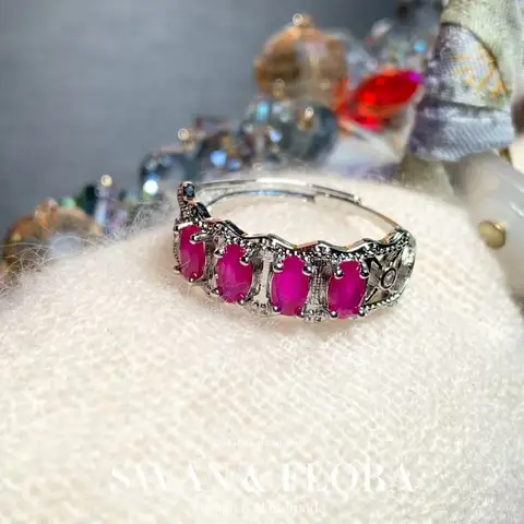 Регулируемое кольцо из белого золота с рубином