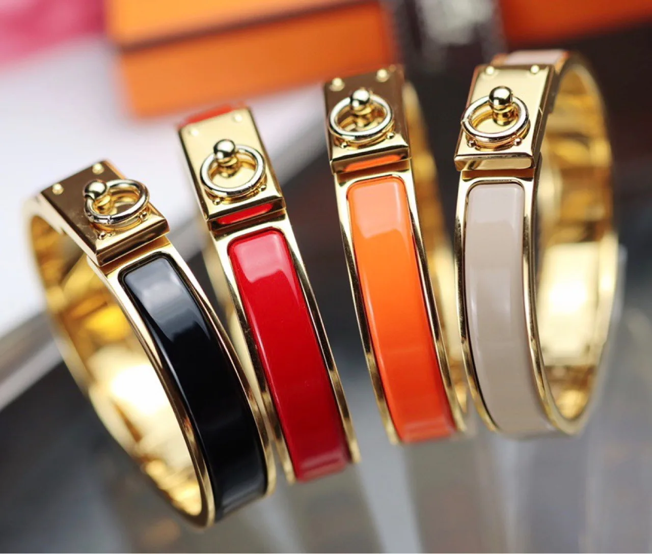

High Quality Fashion Brand Multi-color Enamel Cuff Bangle Bracelet For Women 18K Gold Plated Elegant Female Jewelry Gift Size 17