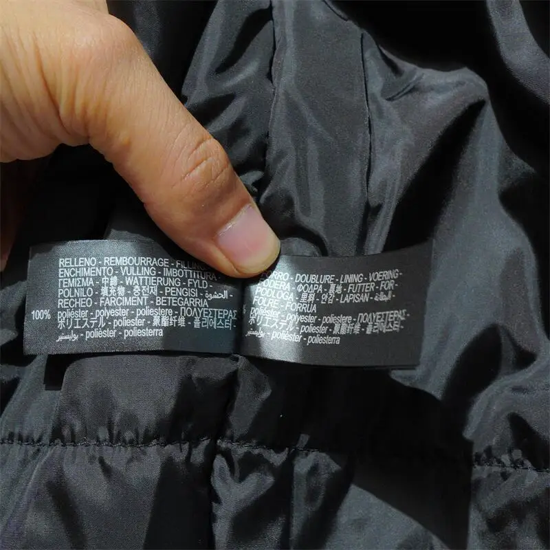 Зимняя куртка из технической ткани с капюшоном и длинными рукавами на молнии