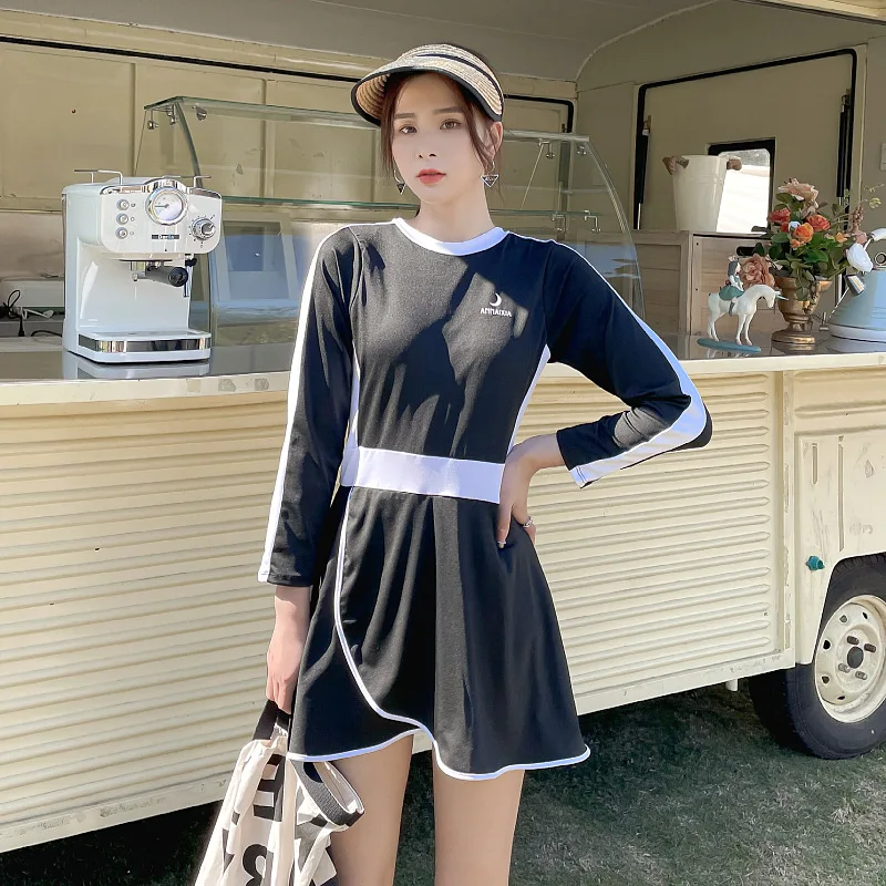 Купальник-монокини с длинным рукавом и юбкой в стиле Кореи 2022 года для женщин, белый цвет.