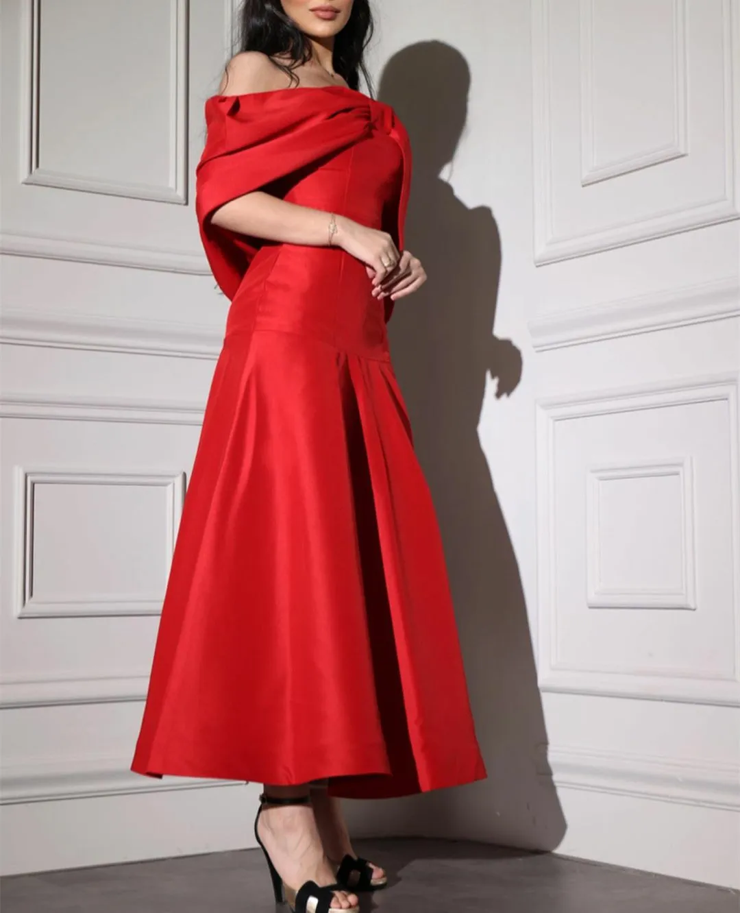 

Элегантные Короткие атласные мусульманские Вечерние платья а-силуэта, плиссированные с открытыми плечами