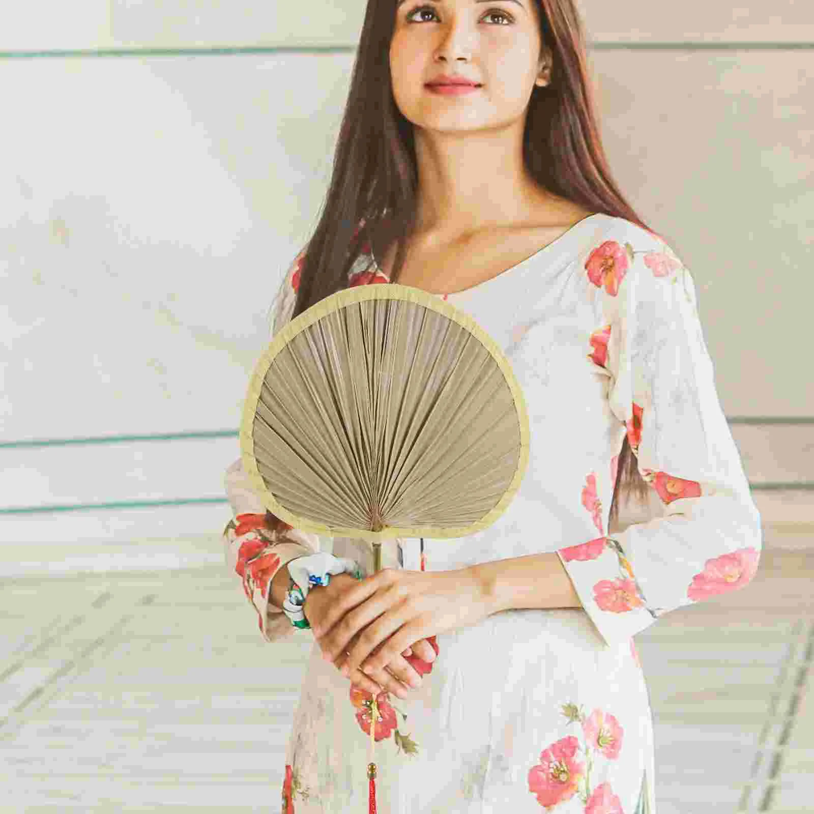 

Indoor Fan Handmade Woven Fan Party Favor Fan Summer Cooling Fan for Outdoor