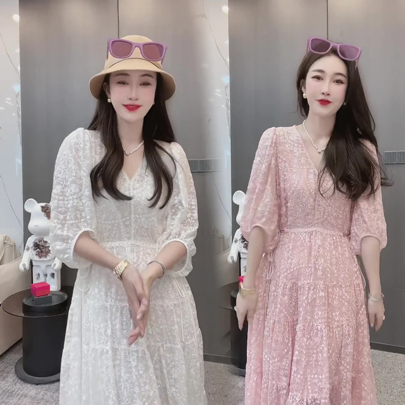 Шифоновое платье с коротким рукавом V-образным вырезом и поясом