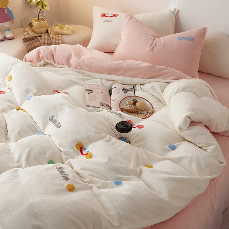 

Новинка, яркий набор полотенец с вышивкой из мультфильмов из четырех утолщенных и теплых простыней, пододеяльник и трехкомпонентная кровать