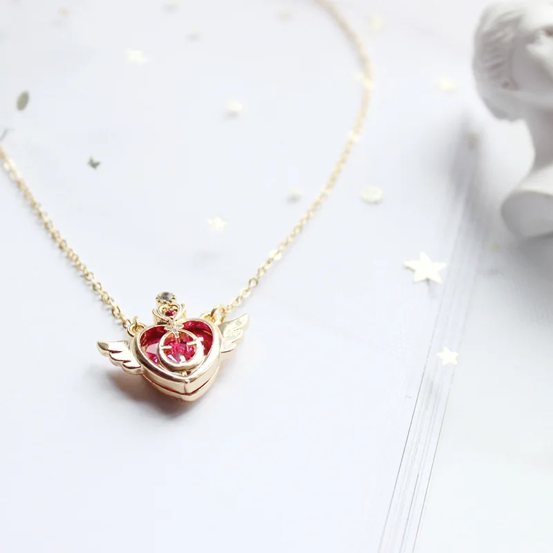 

Anime Sailor Moon Love Wand Crystal Cosplay Pendant Necklace Heart Wing Necklace Clavicle Chain Ladies Charm Necklace Wholesale