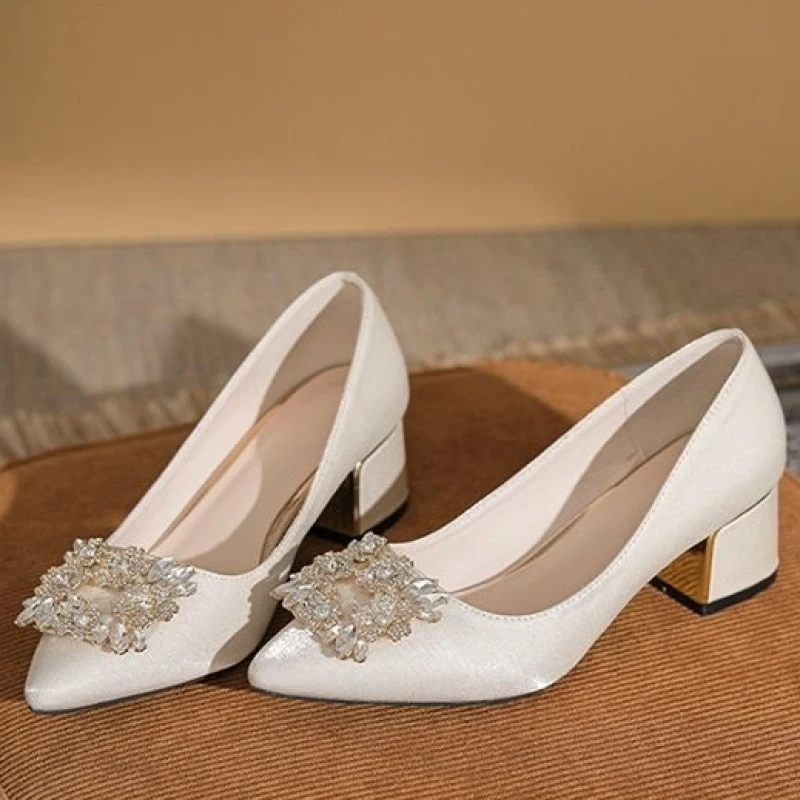 2024 элегантные женские красные шелковые свадебные туфли с жемчугом и бантом