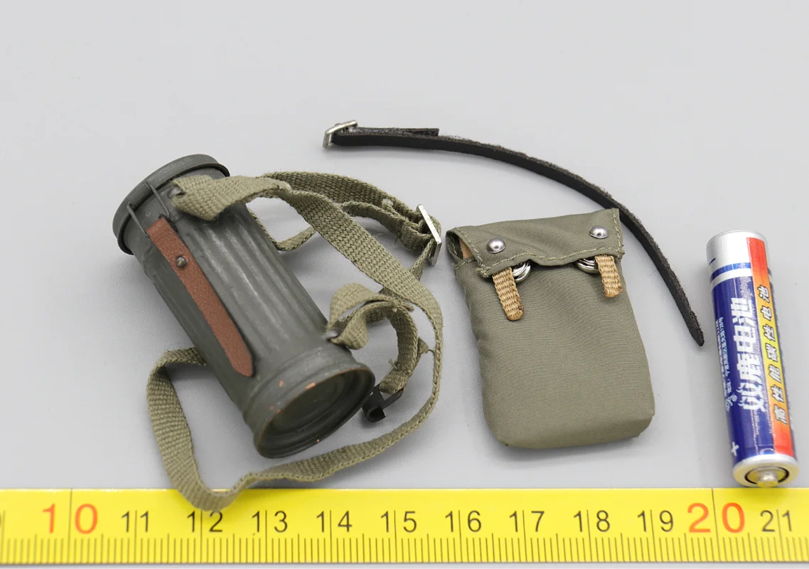 

G-018 1/6 Scale Soldier Gas Mask Barrel+Wrap Model For 12'' Figure