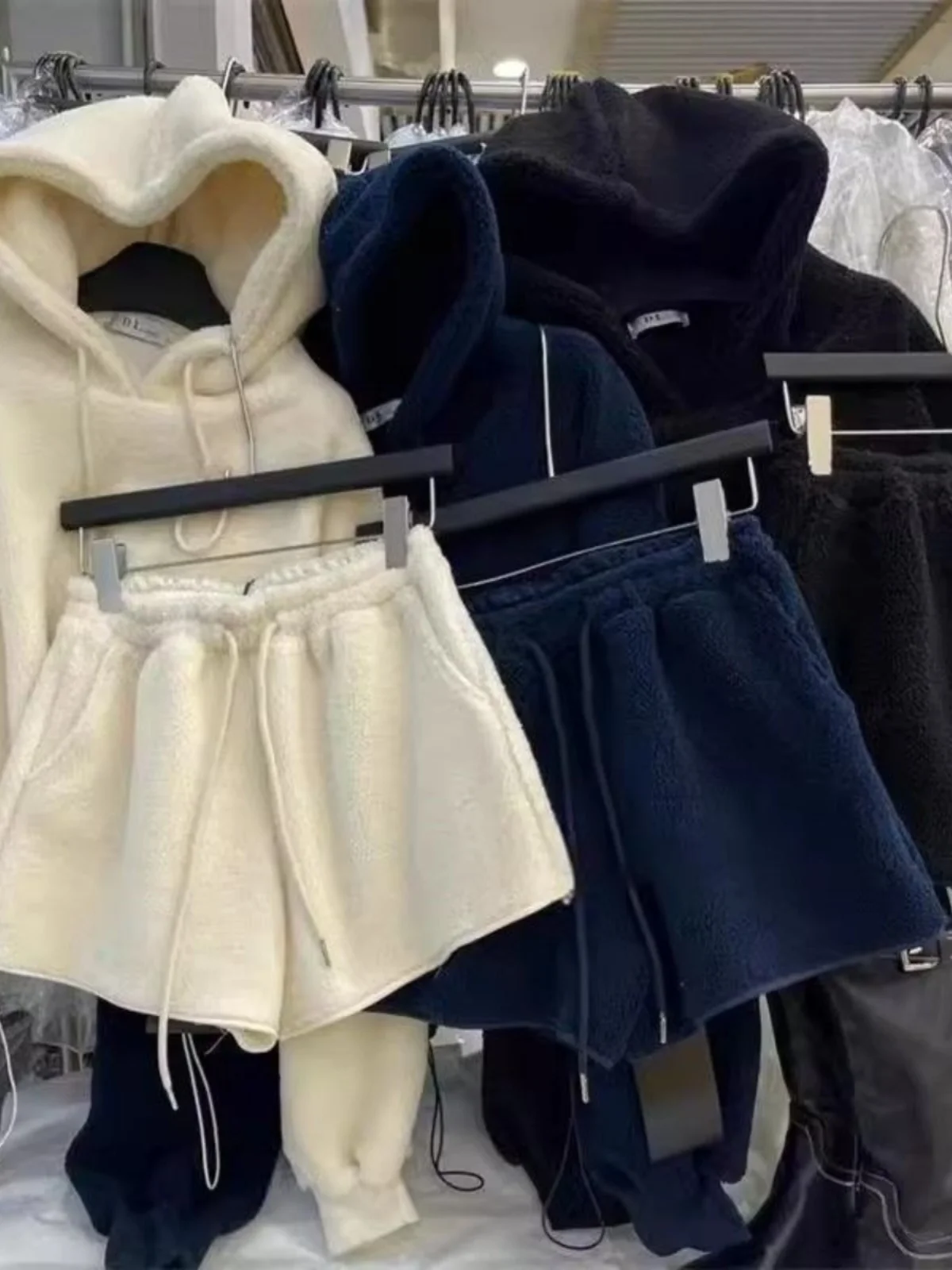 Комплект с капюшоном из овечьей шерсти шорты женские зимние маленькие модные