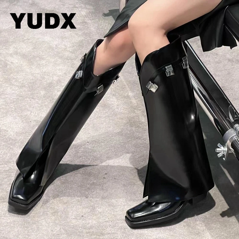 

Женские сапоги до колена, мотоциклетная обувь из лакированной кожи в стиле панк, с заклепками, на толстом каблуке, с квадратным носком, 2023