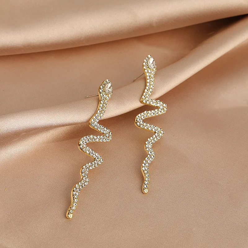 

Korean Trend Snake Earrings for Women Girl Gift Vintage Punk Fashion Long Big Tassel Rhinestone Crystal Stud Dangle Drop Jewelry