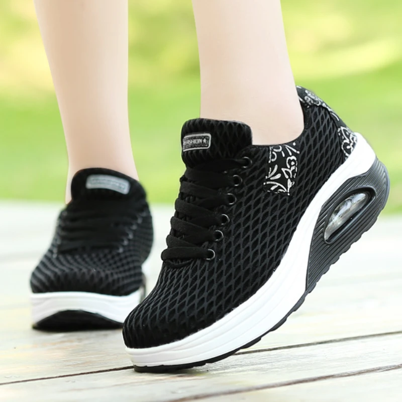 Light Casual Sport Shoe for Women Large Mesh Breathable Tennis Training Footwear Outdoor Air Cushion Cushioning Chunky Sneakers