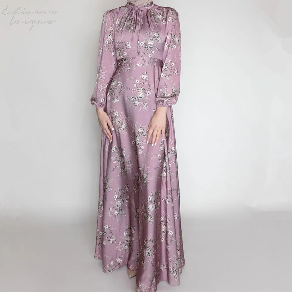 Длинное шелковое платье с длинным рукавом и цветочным принтом |