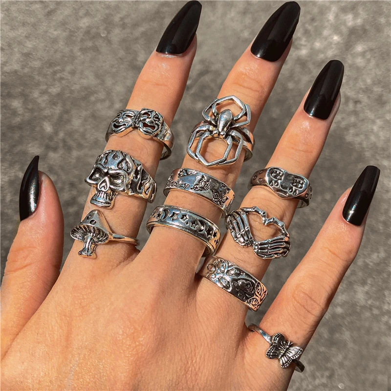 Punk Gothic Heart Ring Set for Women Black Dice Vintage Spades Ace Silver Plated Retro Rhinestone Charm Billiards Finger Jewelry