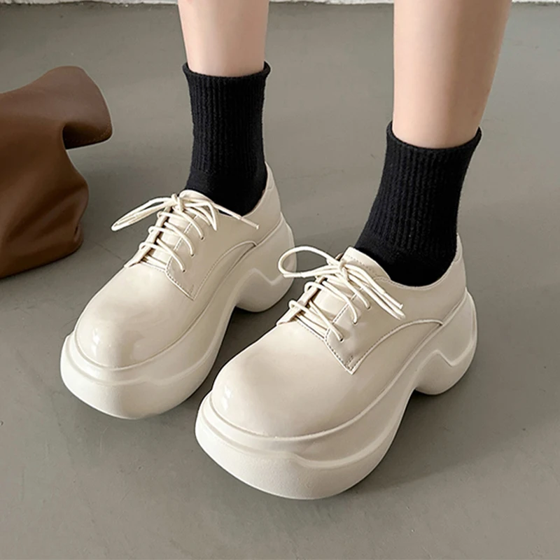 

Женские туфли на платформе и среднем каблуке, из искусственной кожи