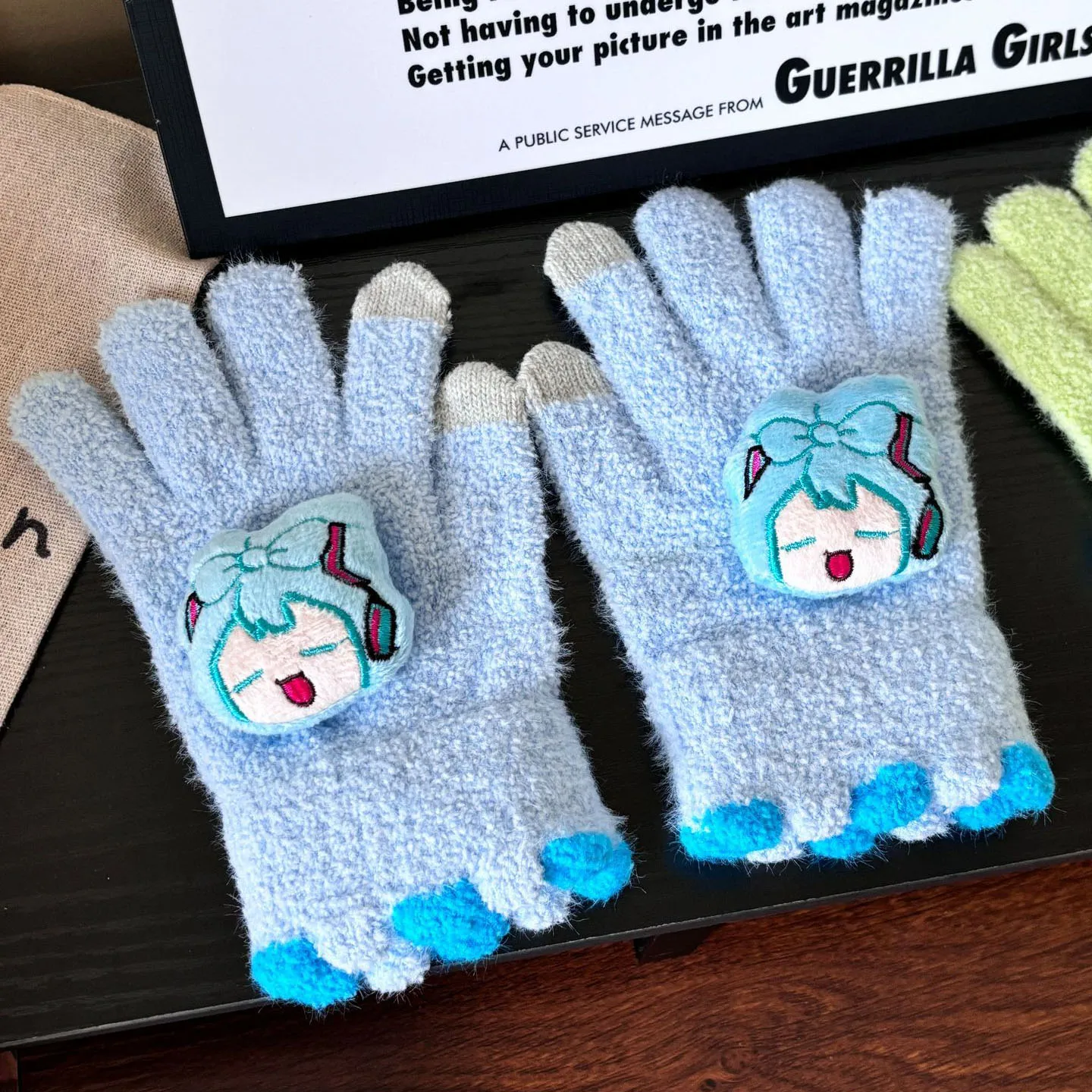 Фигурка японского аниме Хацунэ Мику перчатки с сенсорным экраном для детей