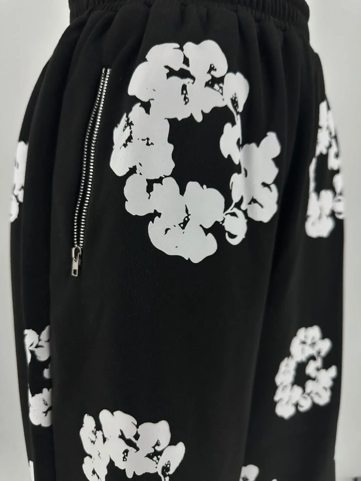 Брюки-джоггеры прямые с принтом весна 2024