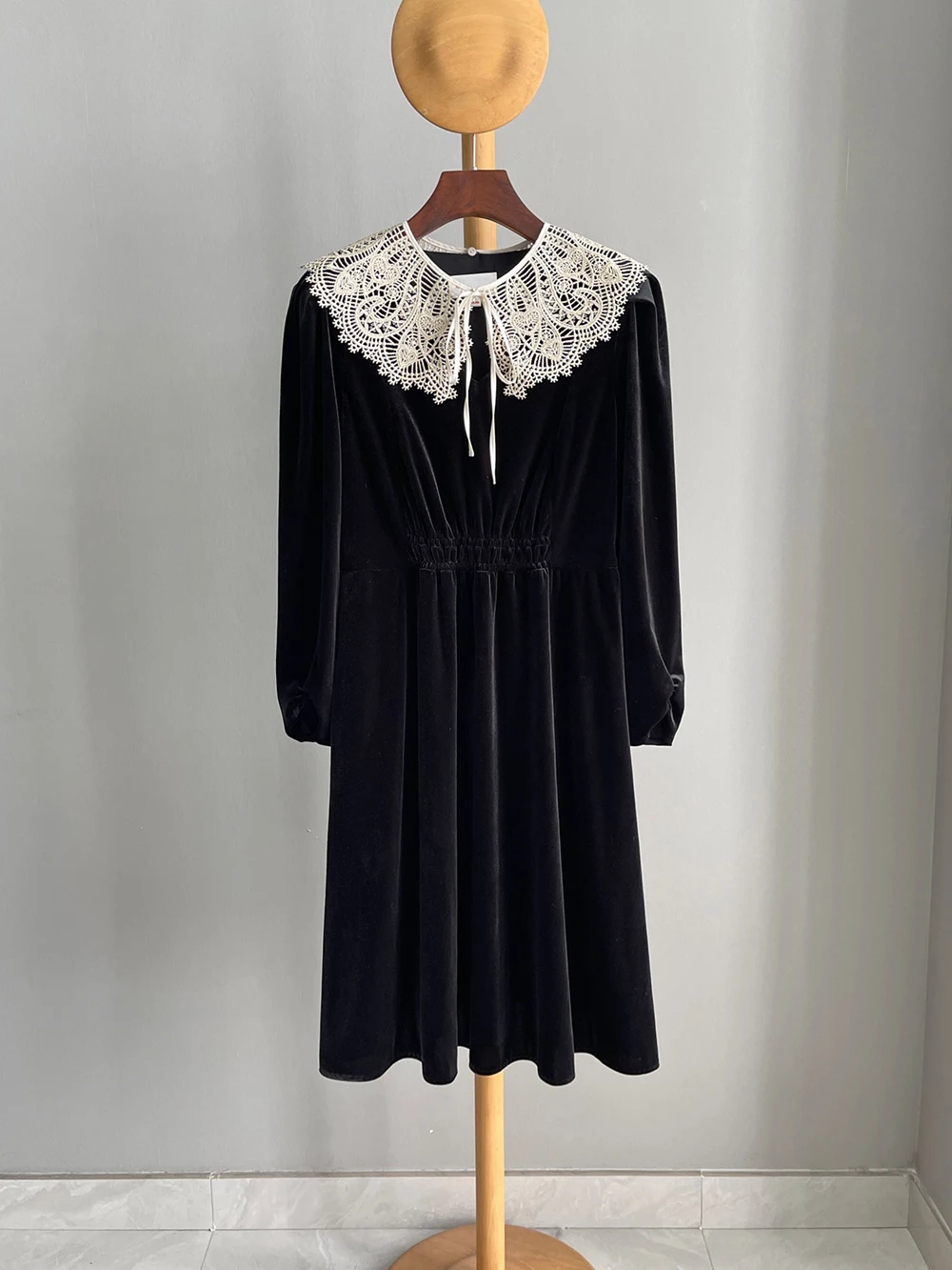 

New 2022 Autumn Winter Women High Quality Velvet Dress