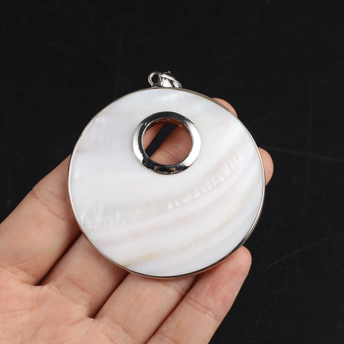 

Necklace Pendant Natural The Mother Of Pearl Shell Round Pendant For jewelry making DIY Necklace Accessory