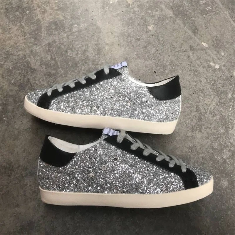 

The new sneakers are made of leather and rough sequins, which are very shiny and charming. They are classic pieces that combine