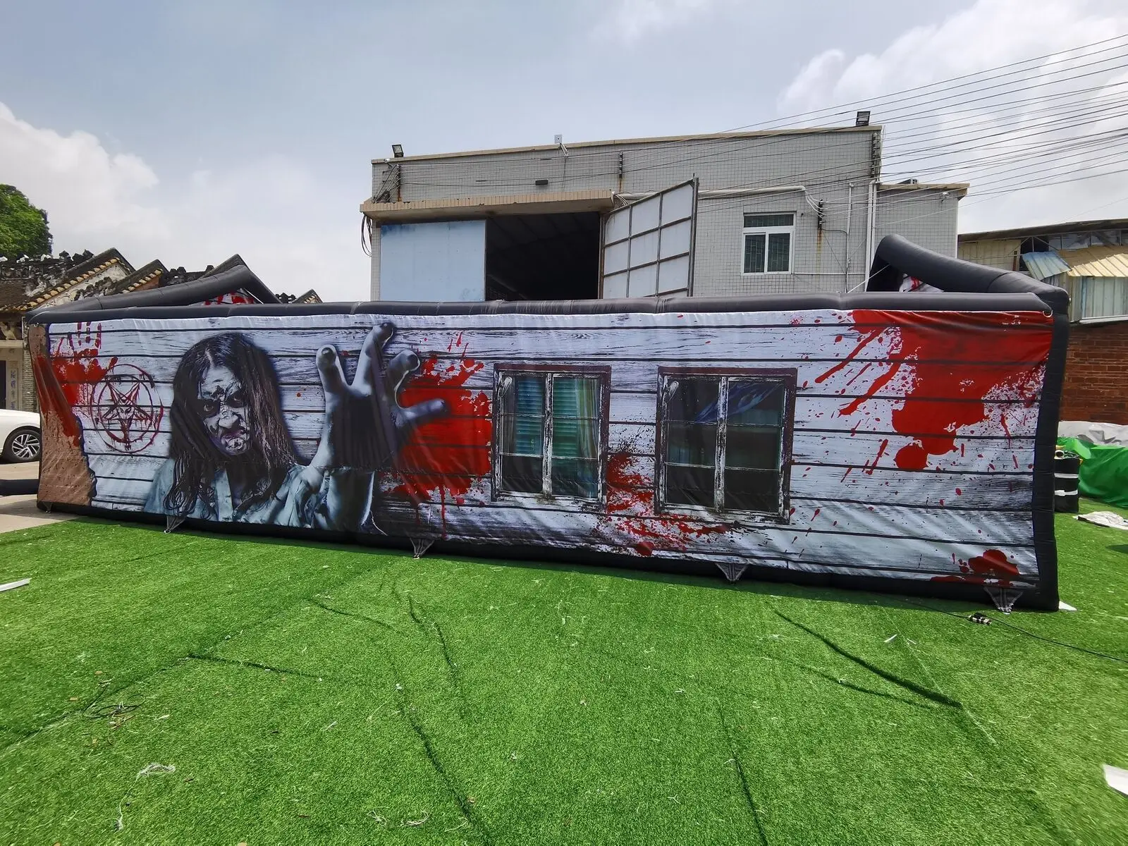 Рисунок 6 - Надувной лабиринт для Хэллоуина